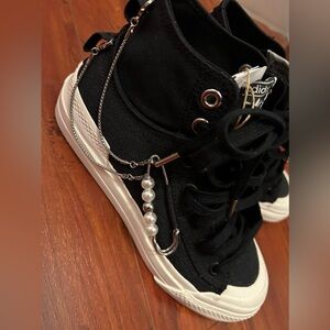 Women's ankle boots, Adidas Nizza, black with chain and pearl decoration.